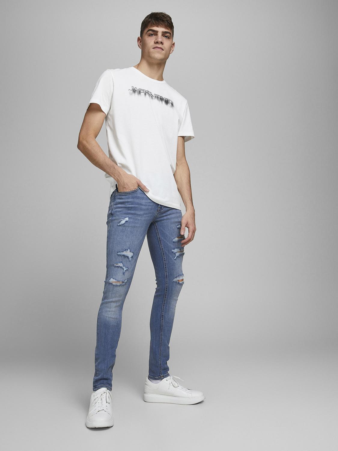 model_shot-creative